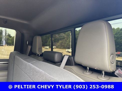 Used 2024 Chevrolet Silverado 2500 ZR2 w/ Technology Package AWD/4WD image 23