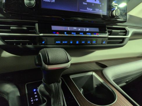 Used 2024 Toyota Sienna XLE image 18