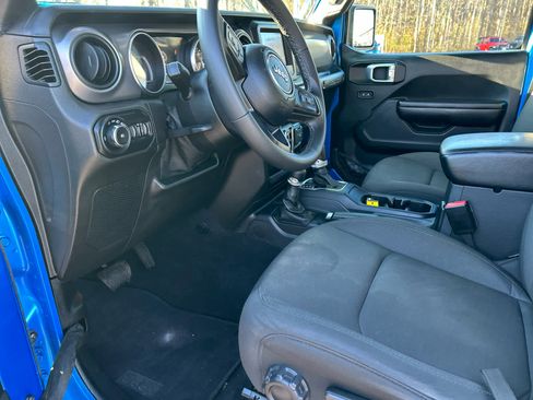 Used 2021 Jeep Wrangler Unlimited Sport image 22