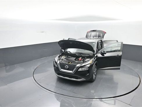 Used 2023 Nissan Rogue SV image 32