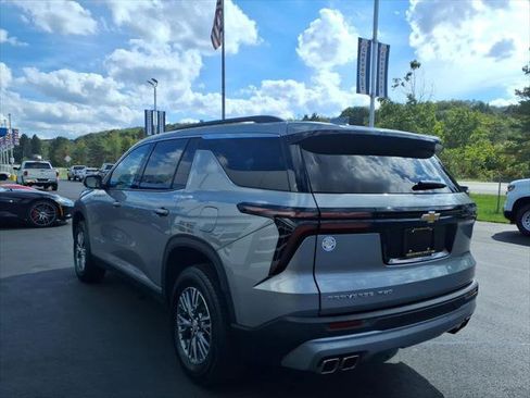 Used 2025 Chevrolet Traverse LT AWD/4WD image 5