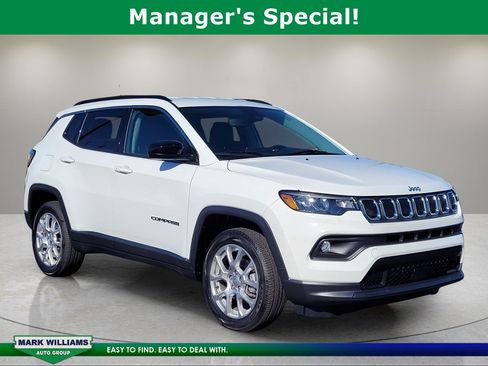 Used 2022 Jeep Compass Latitude AWD/4WD image 1