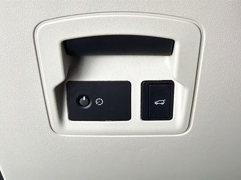 Used 2022 Land Rover Range Rover Velar R-Dynamic S image 36