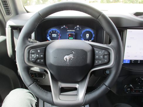 New 2025 Ford Bronco Badlands image 12