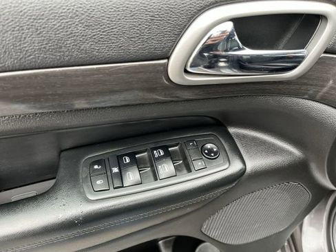 Used 2018 Jeep Grand Cherokee Altitude AWD/4WD image 16