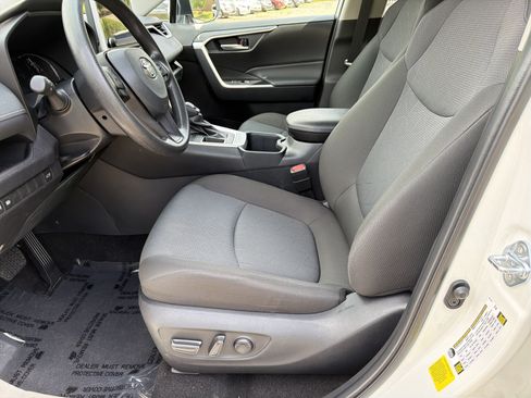Used 2025 Toyota RAV4 XLE w/ Convenience Package FWD image 9
