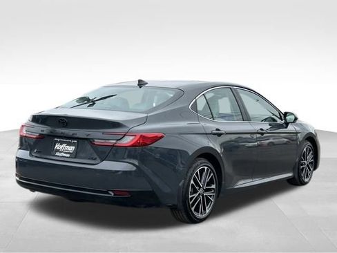 Used 2025 Toyota Camry XLE image 7