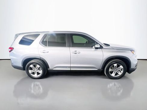 Used 2025 Honda Pilot EX-L image 9
