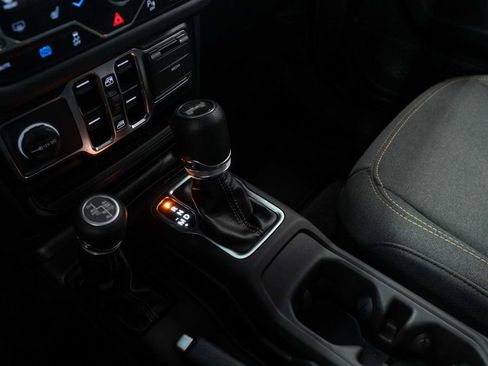 Used 2025 Jeep Wrangler Unlimited Sahara w/ Safety Group AWD/4WD image 18