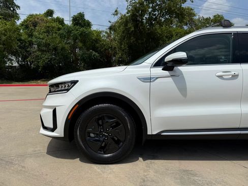 Used 2023 Kia Sorento EX FWD image 15