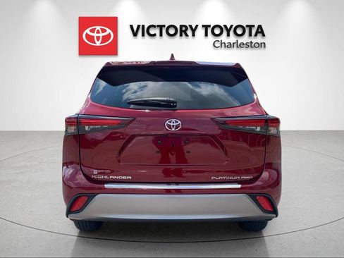 Used 2025 Toyota Highlander Platinum AWD/4WD image 4