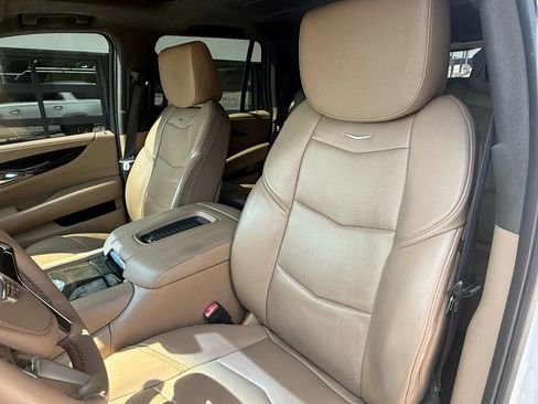 Used 2019 Cadillac Escalade Platinum image 16