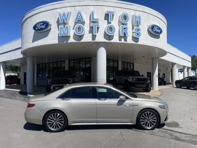 Used 2017 Lincoln Continental Select w/ Climate Package AWD/4WD image 1