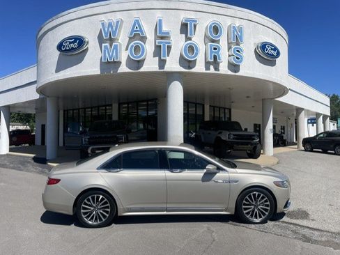 Used 2017 Lincoln Continental Select w/ Climate Package AWD/4WD image 1
