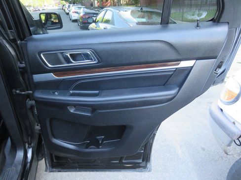 Used 2018 Ford Explorer Limited w/ Equipment Group 301A AWD/4WD image 31