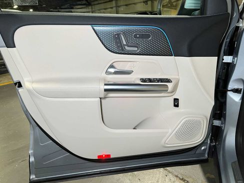 Certified 2025 Mercedes-Benz GLA 250 4MATIC image 21