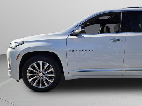 Used 2023 Chevrolet Traverse Premier image 30