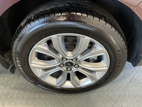 Used 2024 Ford Edge Titanium image 39