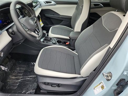 New 2025 Volkswagen Taos SE image 13