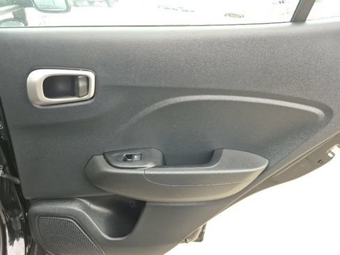 Used 2025 Hyundai Venue SE FWD image 16