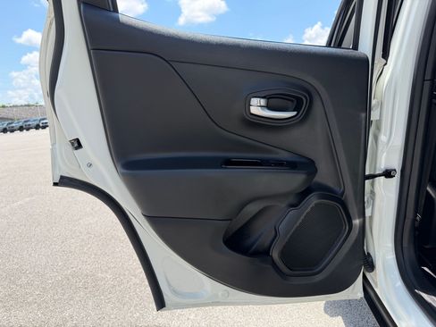 Used 2023 Jeep Renegade Altitude AWD/4WD image 16