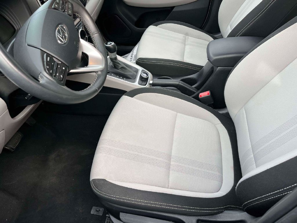 Used 2025 Hyundai Venue SEL FWD image 5