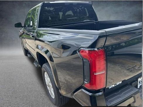 Used 2026 Toyota Tacoma SR5 w/ SR5 Upgrade Package AWD/4WD image 23