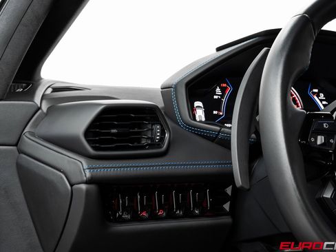 Used 2023 Lamborghini Huracan EVO image 25