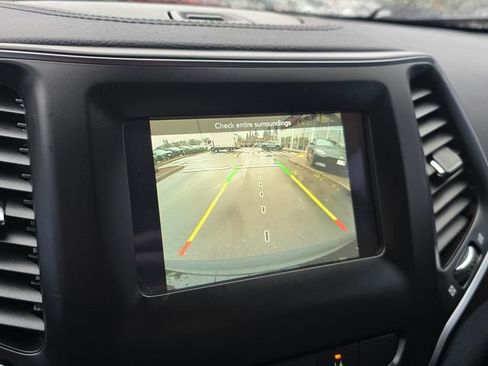 Used 2021 Jeep Cherokee Altitude image 27