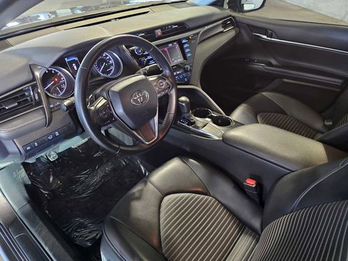 Used 2020 Toyota Camry SE FWD image 2