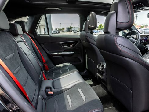 Used 2025 Mercedes-Benz GLC 43 AMG 4MATIC image 34