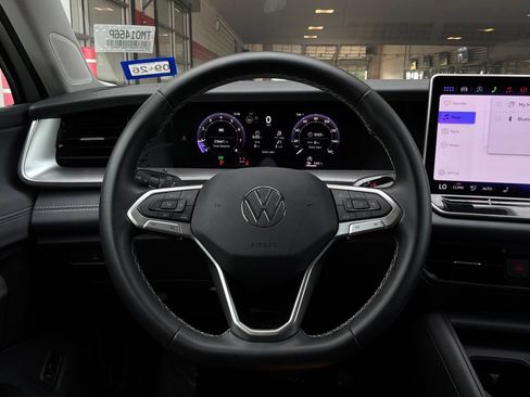 Used 2026 Volkswagen Tiguan SE FWD image 33