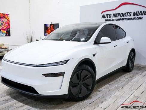 Used 2026 Tesla Model Y Long Range RWD image 1