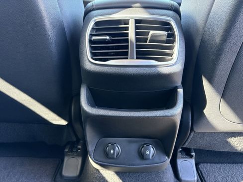 Used 2019 Hyundai Santa Fe SEL image 31