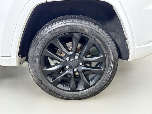 Used 2020 Jeep Grand Cherokee Altitude AWD/4WD image 30