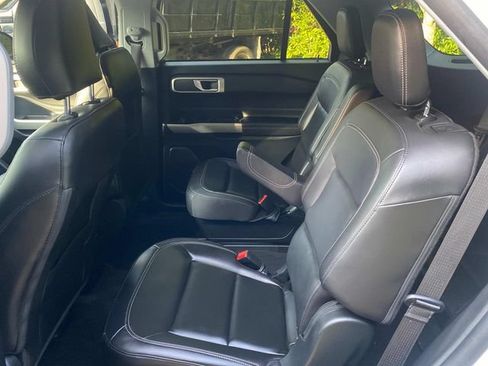 Used 2023 Ford Explorer XLT w/ Equipment Group 202A RWD image 8