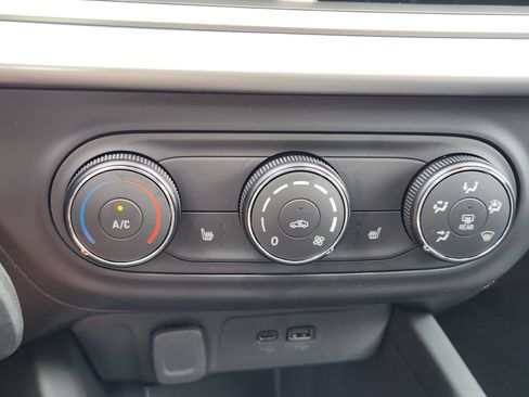 New 2026 Chevrolet Trax LS w/ LS Convenience Package FWD image 17
