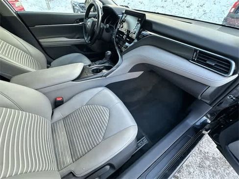 Used 2023 Toyota Camry SE image 19