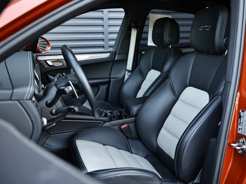 Used 2024 Porsche Macan GTS image 5