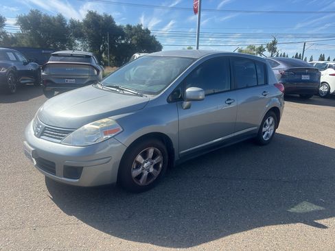 Used 2009 Nissan Versa Hatchback w/ Convenience Pkg FWD image 3