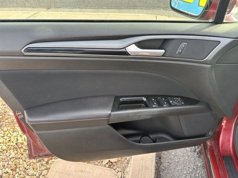 Used 2016 Ford Fusion SE w/ Equipment Group 201A image 10