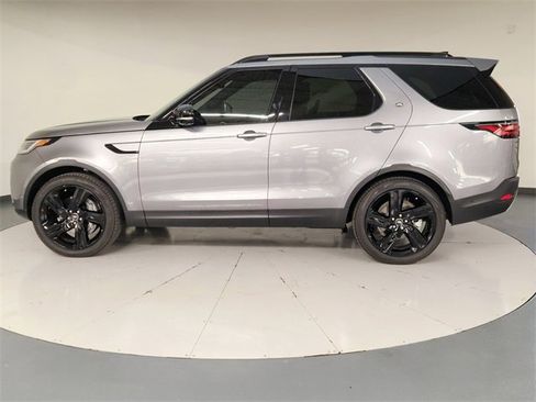 New 2025 Land Rover Discovery S image 5
