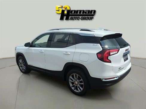 Used 2024 GMC Terrain SLT image 3