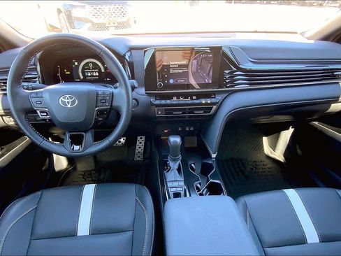 Used 2025 Toyota Camry SE image 15