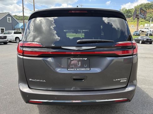 Used 2023 Chrysler Pacifica Limited AWD/4WD image 4
