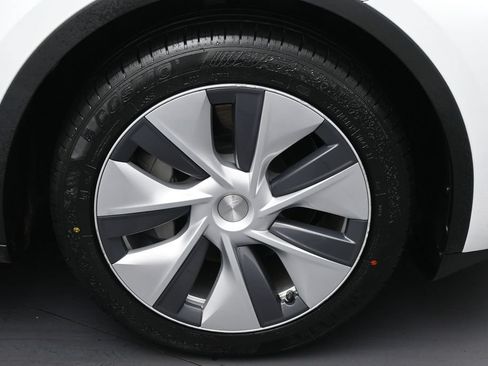 Used 2023 Tesla Model Y Long Range AWD/4WD image 10
