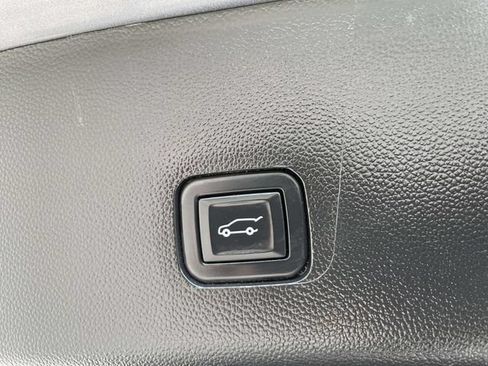Used 2021 Chevrolet Traverse LT w/ LPO, Floor Liner Package AWD/4WD image 18