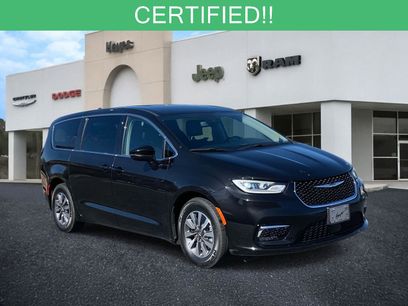 Certified 2023 Chrysler Pacifica Touring-L
