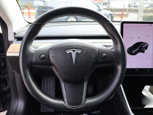 Used 2018 Tesla Model 3 Mid Range image 40