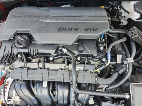 Certified 2025 Hyundai Elantra Sport FWD image 21